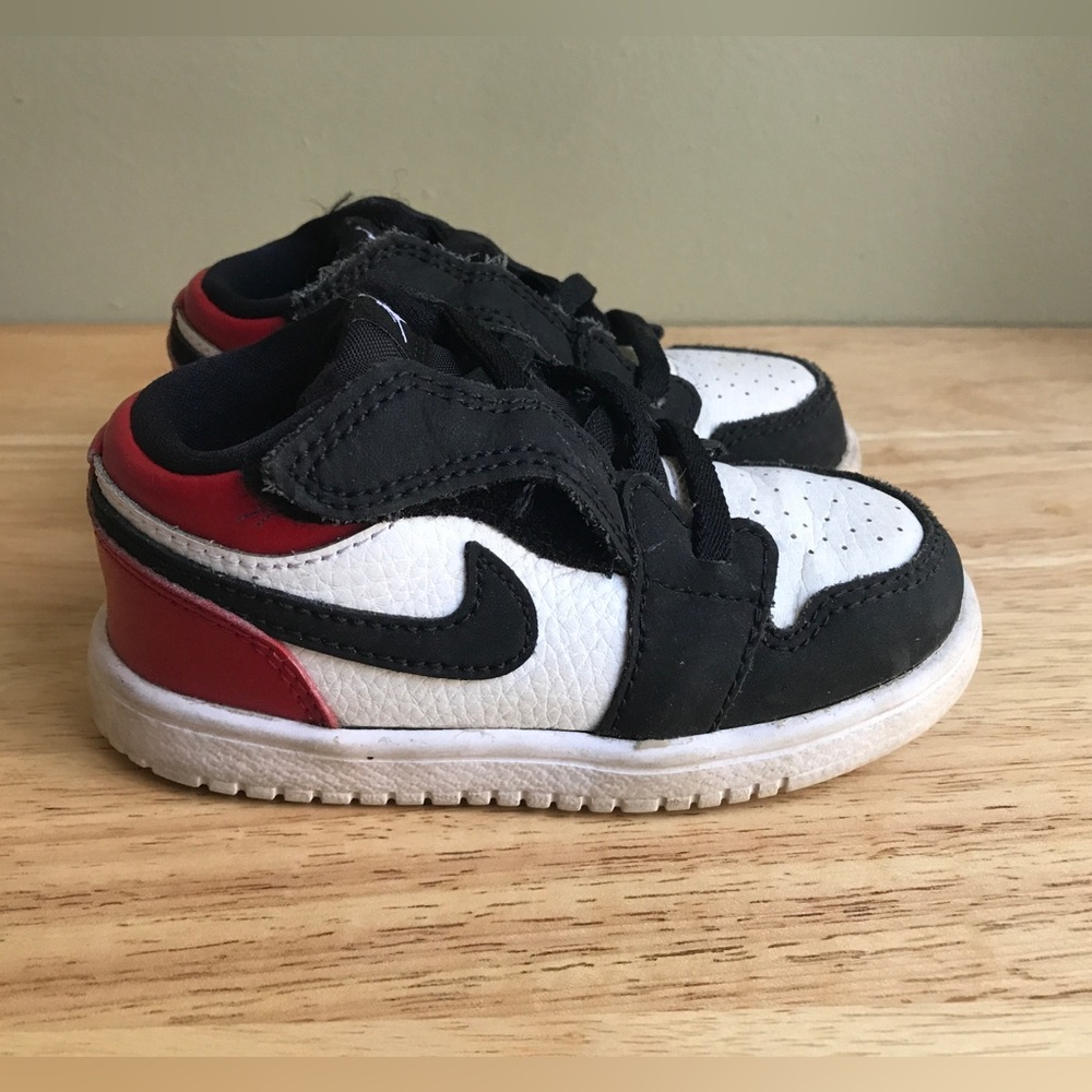 Air Jordan 1 Low ALT “ Black Toe” Toddler Size: US 7C EUR 23.5 CM 13